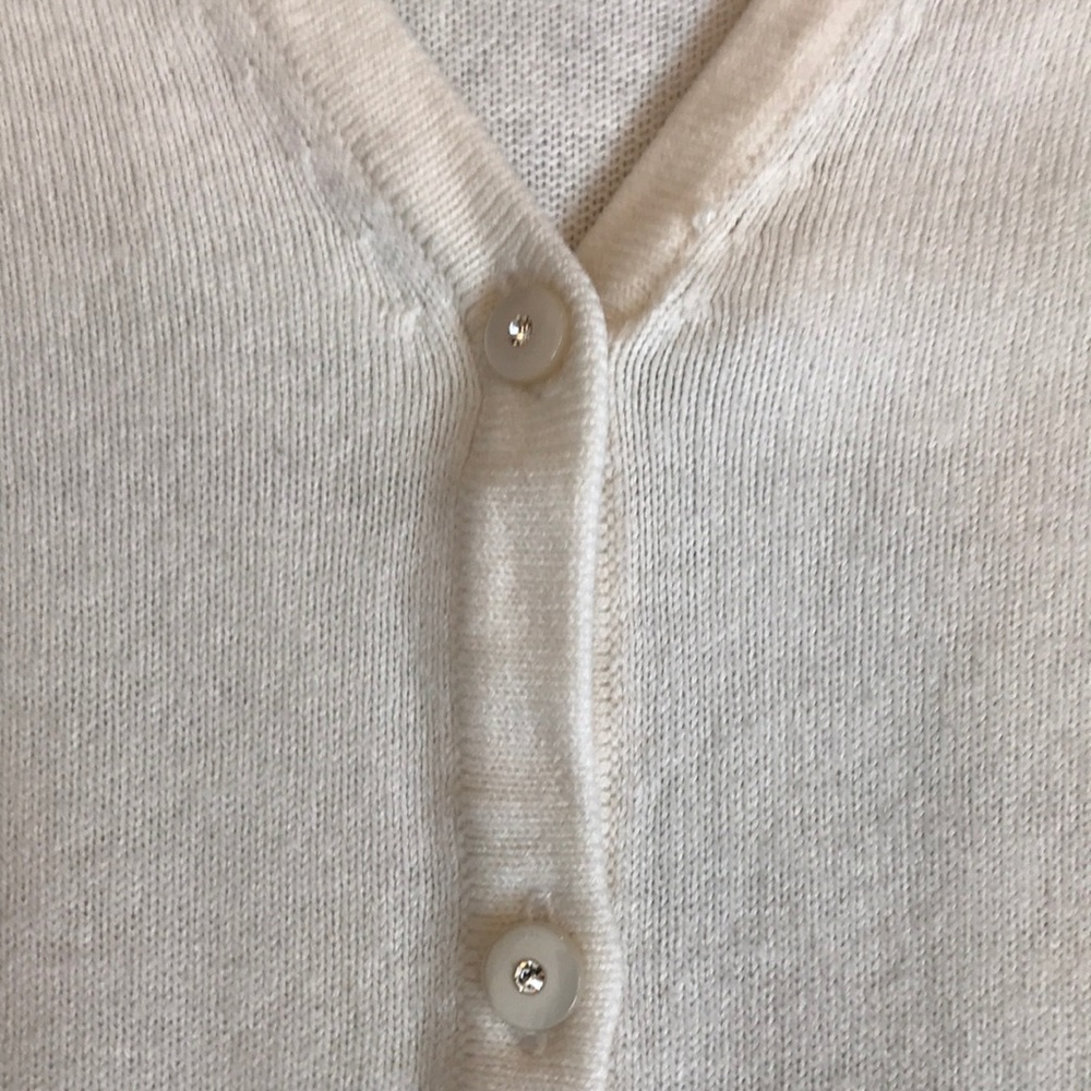 Cream sweater🌺3/$20 or4/$25 - Picture 3 of 5